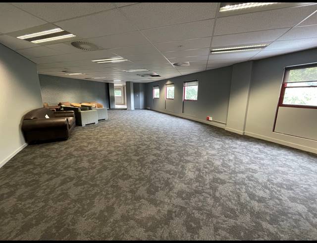 1,103M² OFFICE TO LET IN PARKTOWN
